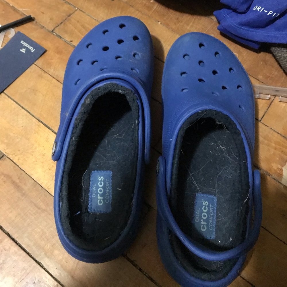 Men’s size 9 women’s 11 lined crocs
